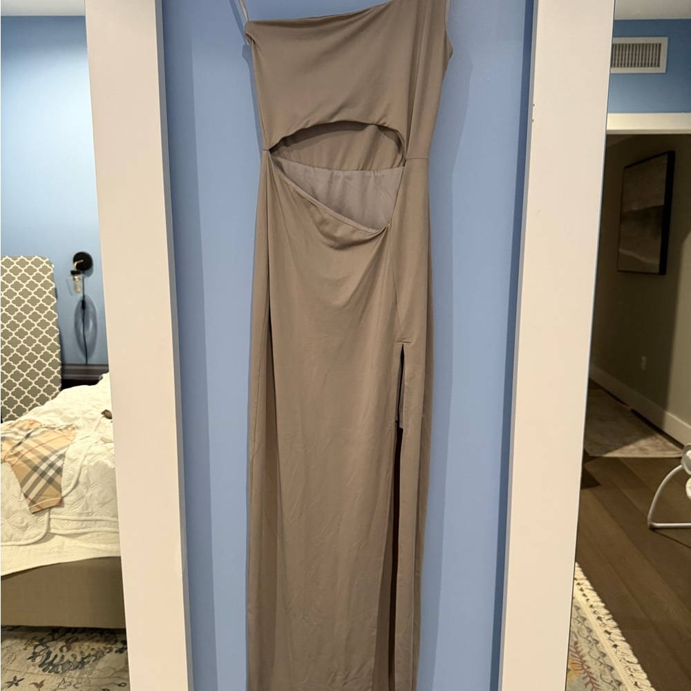 Superdown, Elegant One-Shoulder Cutout Gray Dress, Worn Once, wedding/night out - Picture 3 of 4